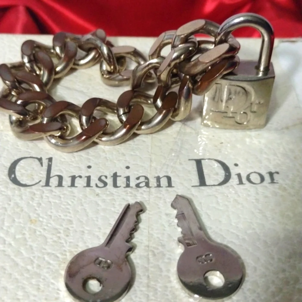 CHRISTIAN DIOR SilverTone Padlock Curb Link Chain Bracelet with 2 Keys 🎁